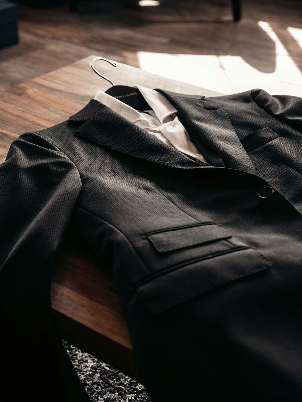 veste costume noir cintre