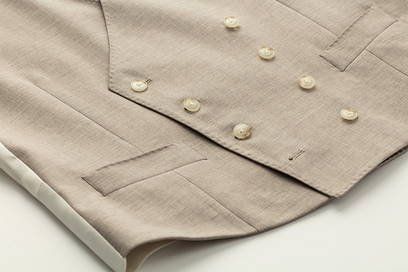 gilet de costume détail boutons