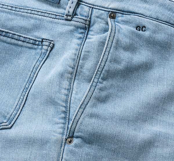 jeans sur mesure poche et broderie
