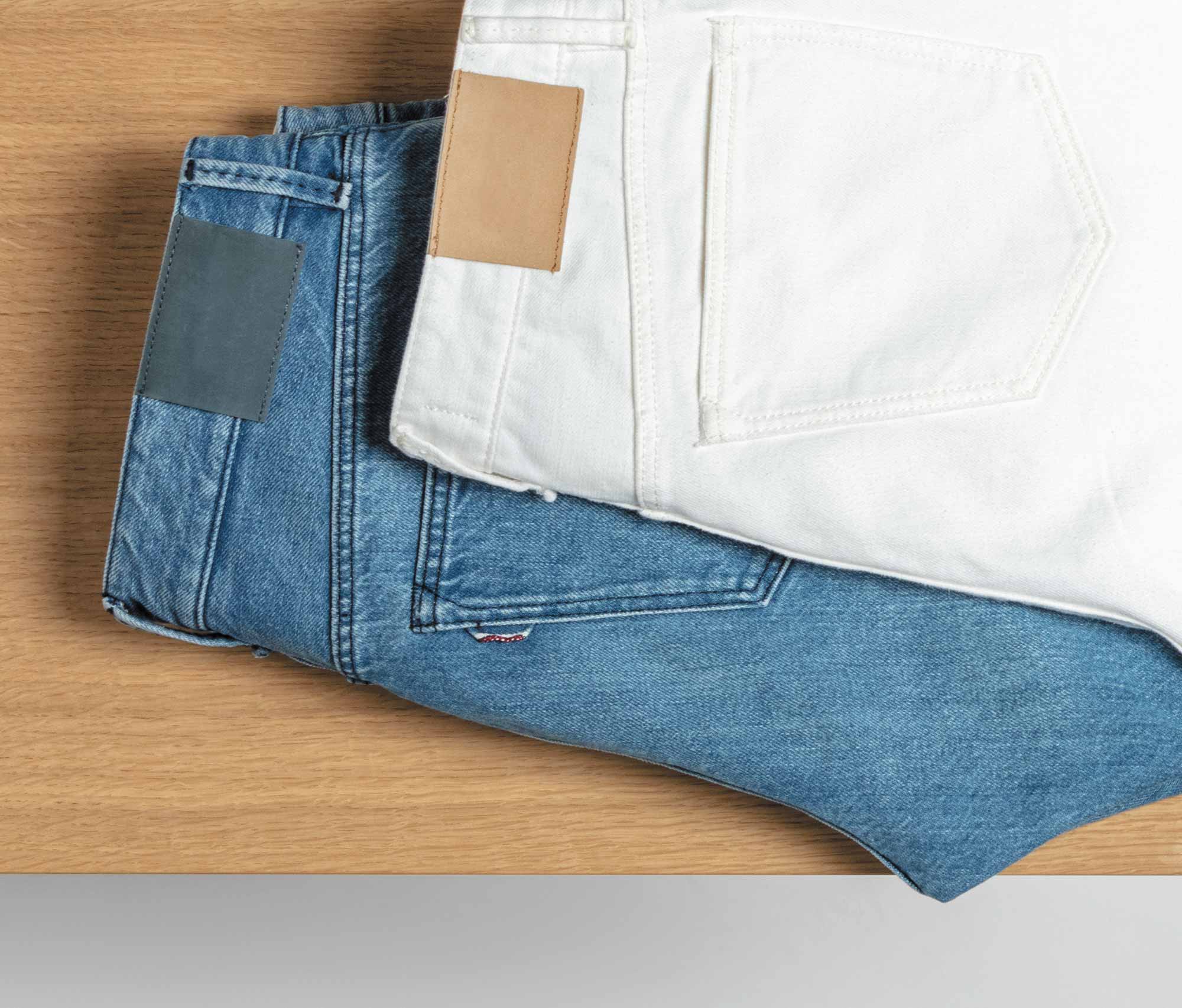 jeans bleu et blanc